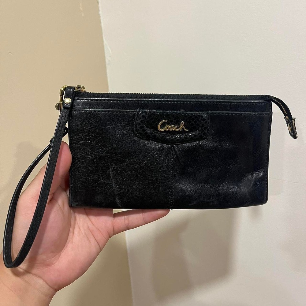 Y2K 2000s Coach Black Leather Wallet / Clutch